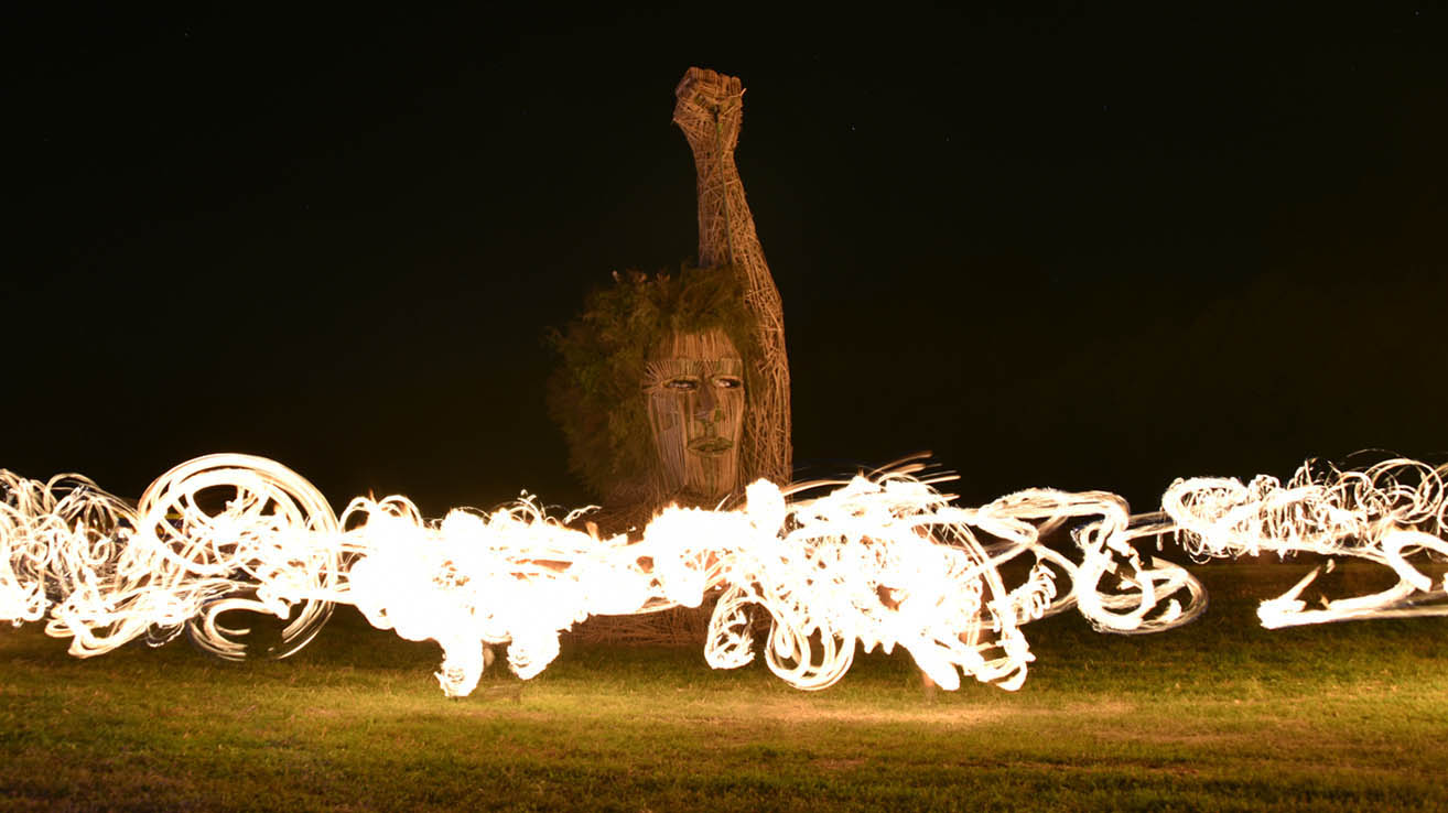 2015 Kiwiburn Effigy and fire performers