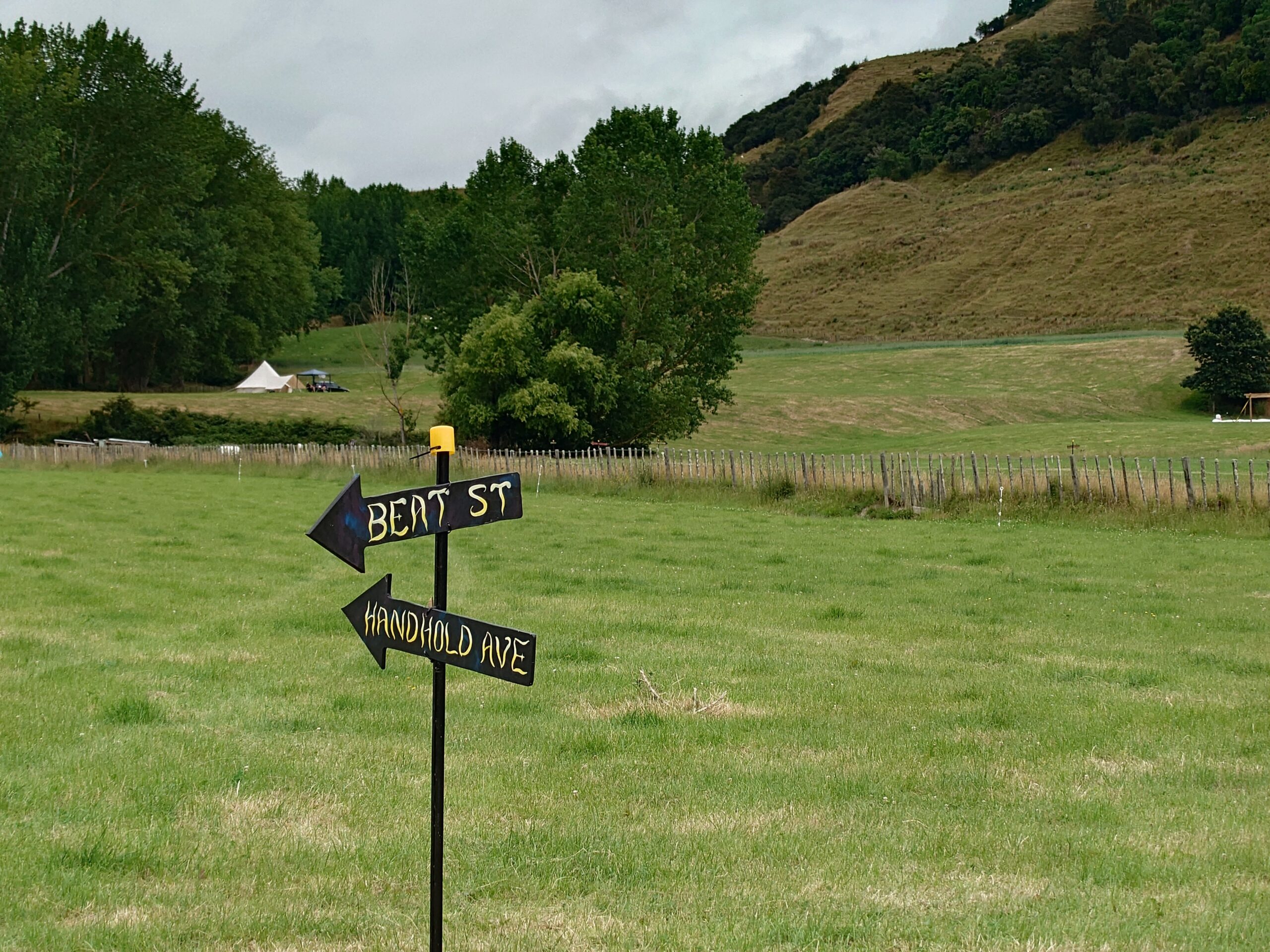 Kiwiburn street signs